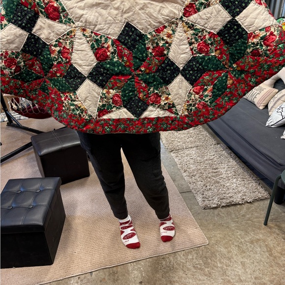 Holiday Star Patchwork Quilted Tree Skirt - Picture 3 of 8